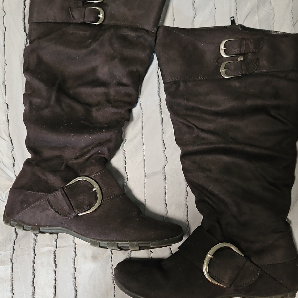 Black Boots with Buckle Details